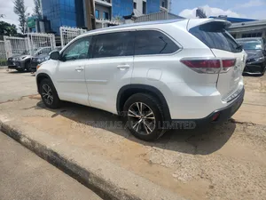 Toyota Highlander XLE V6 4x4 (3.5L 6cyl 6A) 2016 White