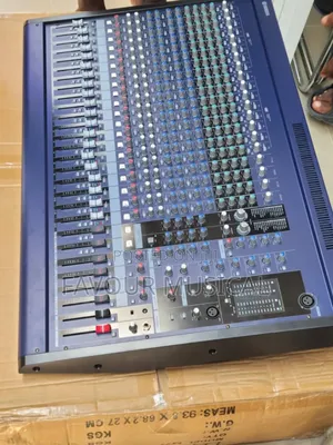 Yamaha Mg Series Professional Audio Mixer, Likely a Yamaha Mg24/14fx