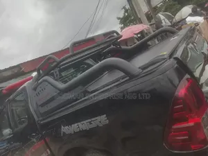 Rolling Booth Cover With Off Road Spoiler Hilux ¬¦<¢1