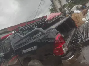 Rolling Booth Cover With Off Road Spoiler Hilux ¬¦<¢1