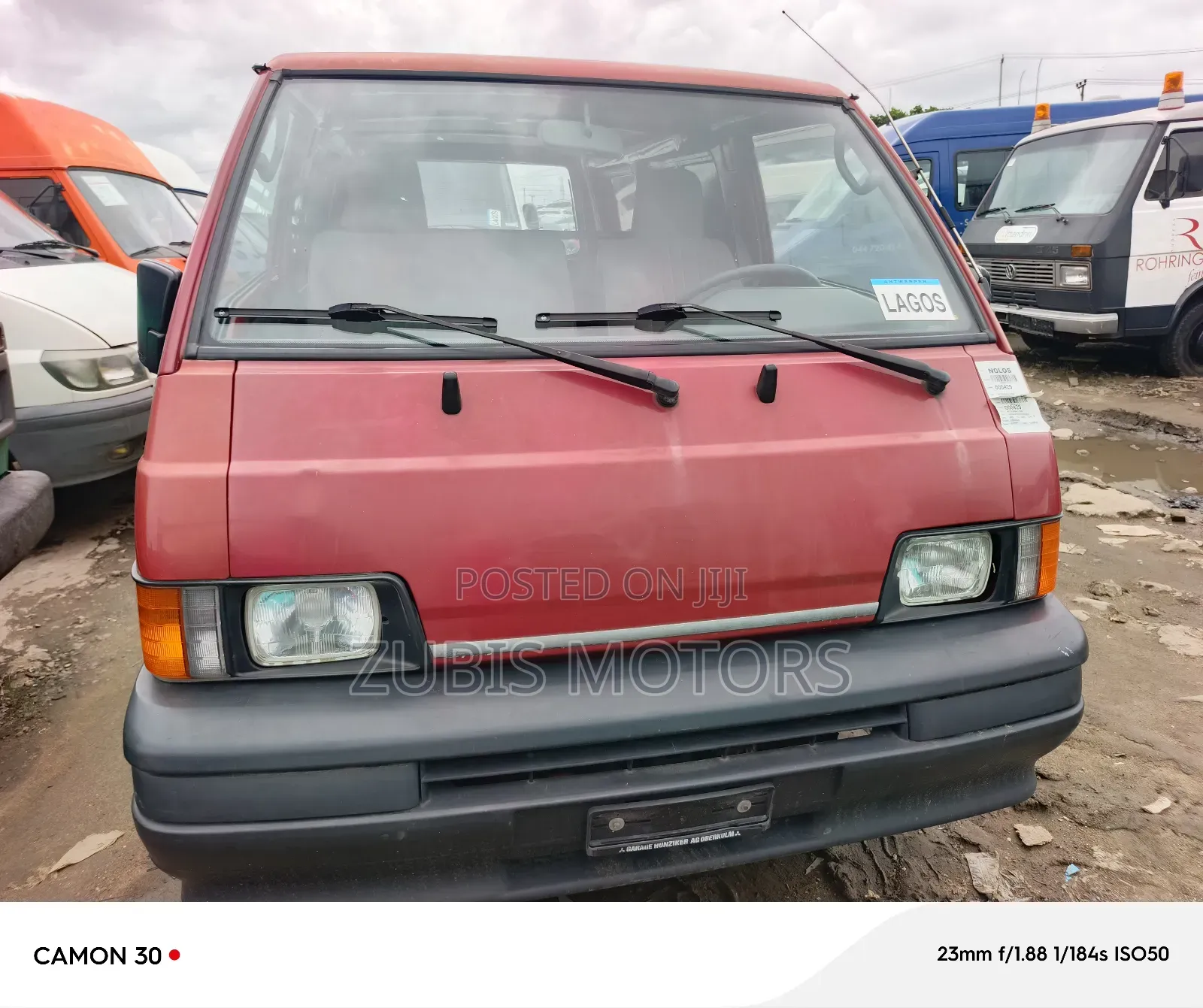 Mitsubishi L300 2004 Red