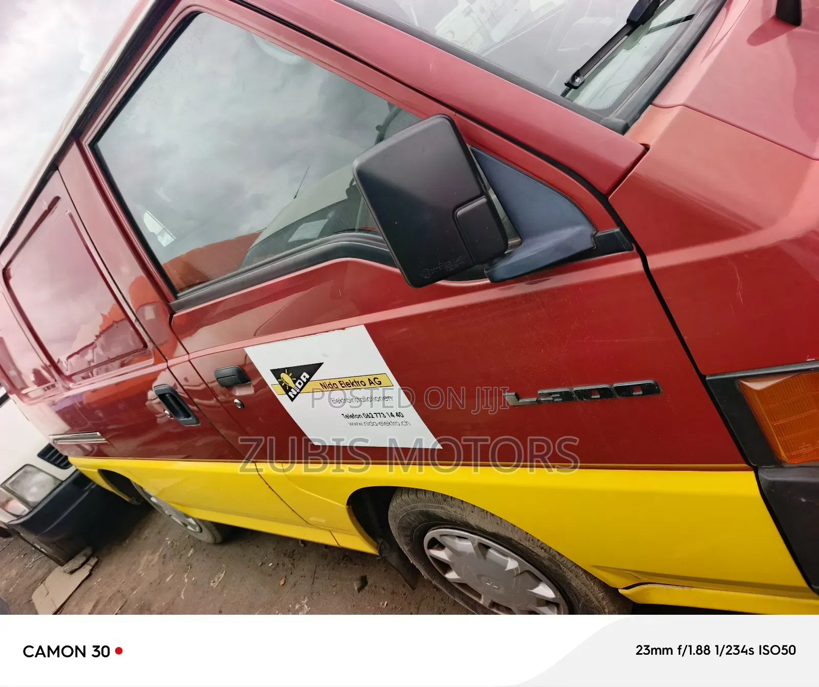 Mitsubishi L300 2004 Red