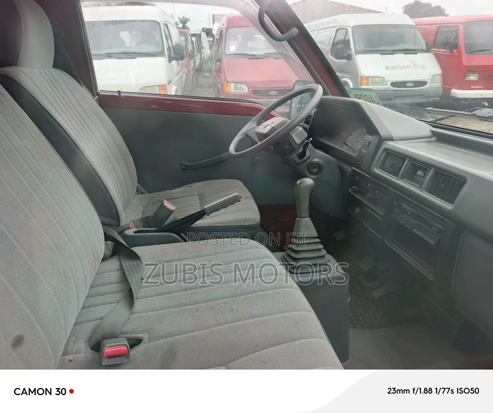 Mitsubishi L300 2004 Red