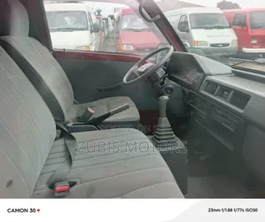 Mitsubishi L300 2004 Red