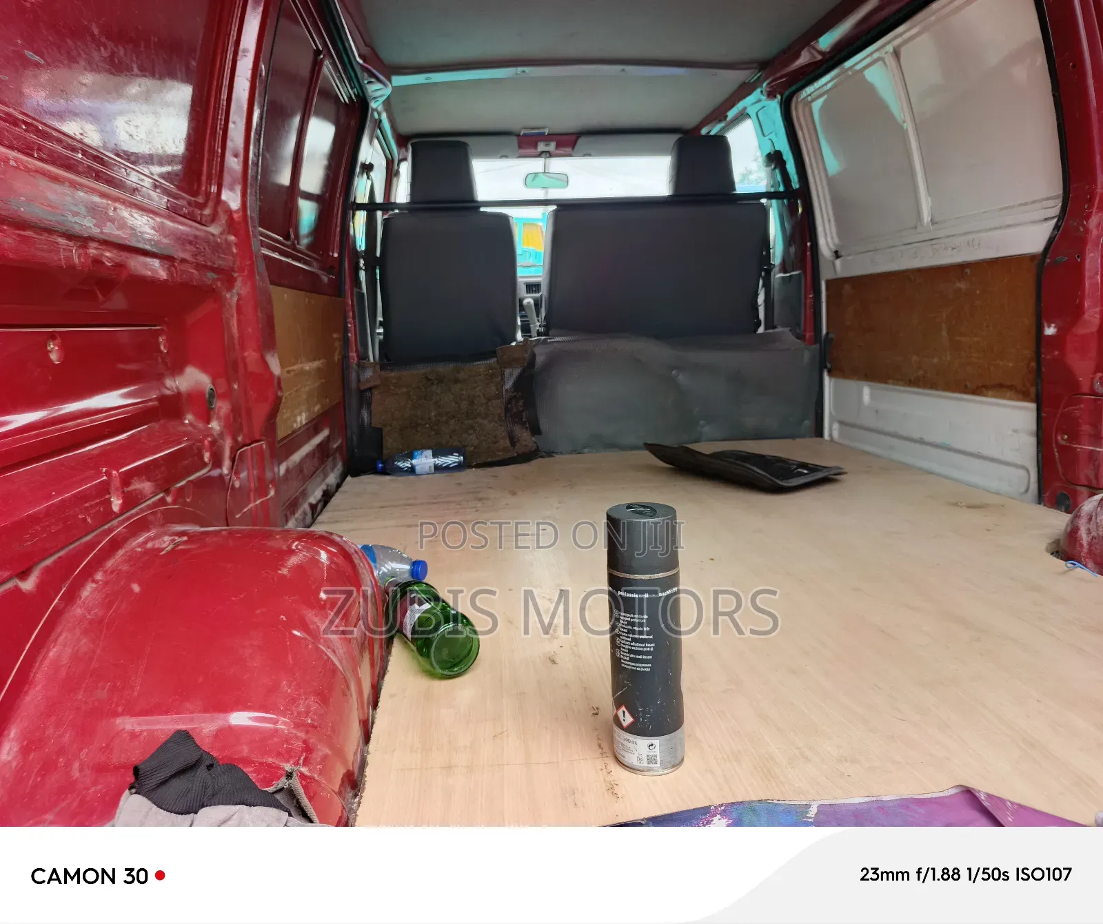 Mitsubishi L300 2004 Red