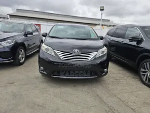 Toyota Sienna XLE AWD 7-Passenger 2013 Black