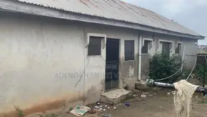7bdrm Bungalow in Tose, Ibadan for sale