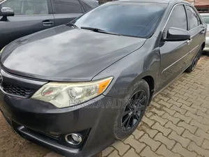 Toyota Camry XLE V6 4dr Sedan (3.5L 6cyl 6A) 2013 Gray