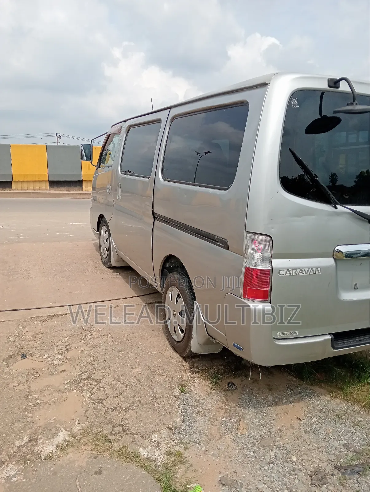 Nissan Caravan (Urvan) 2004 Silver