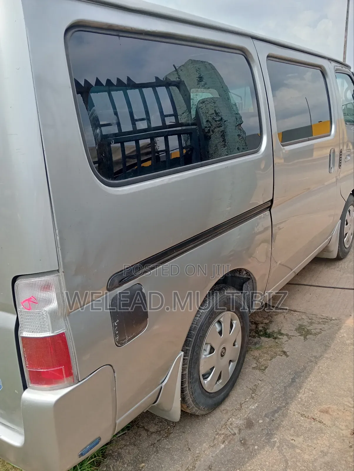 Nissan Caravan (Urvan) 2004 Silver