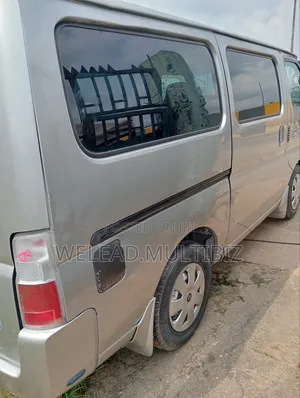 Nissan Caravan (Urvan) 2004 Silver