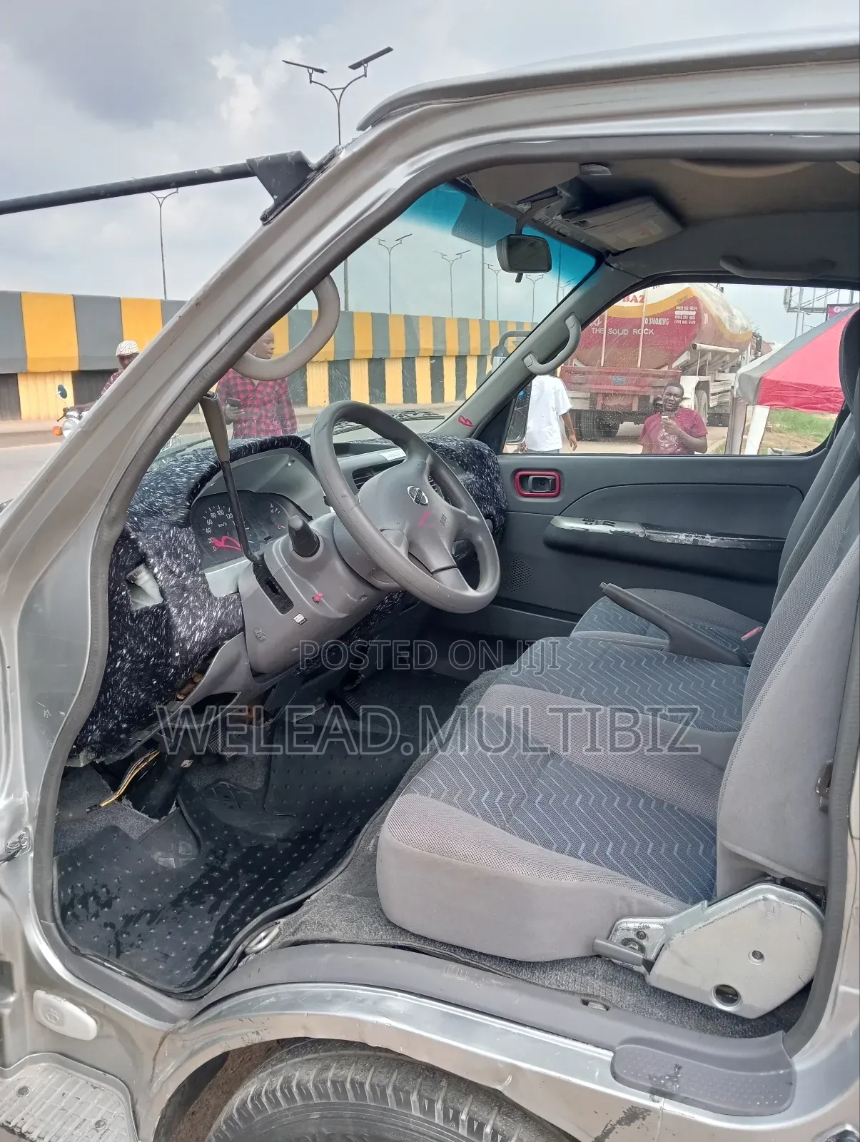 Nissan Caravan (Urvan) 2004 Silver