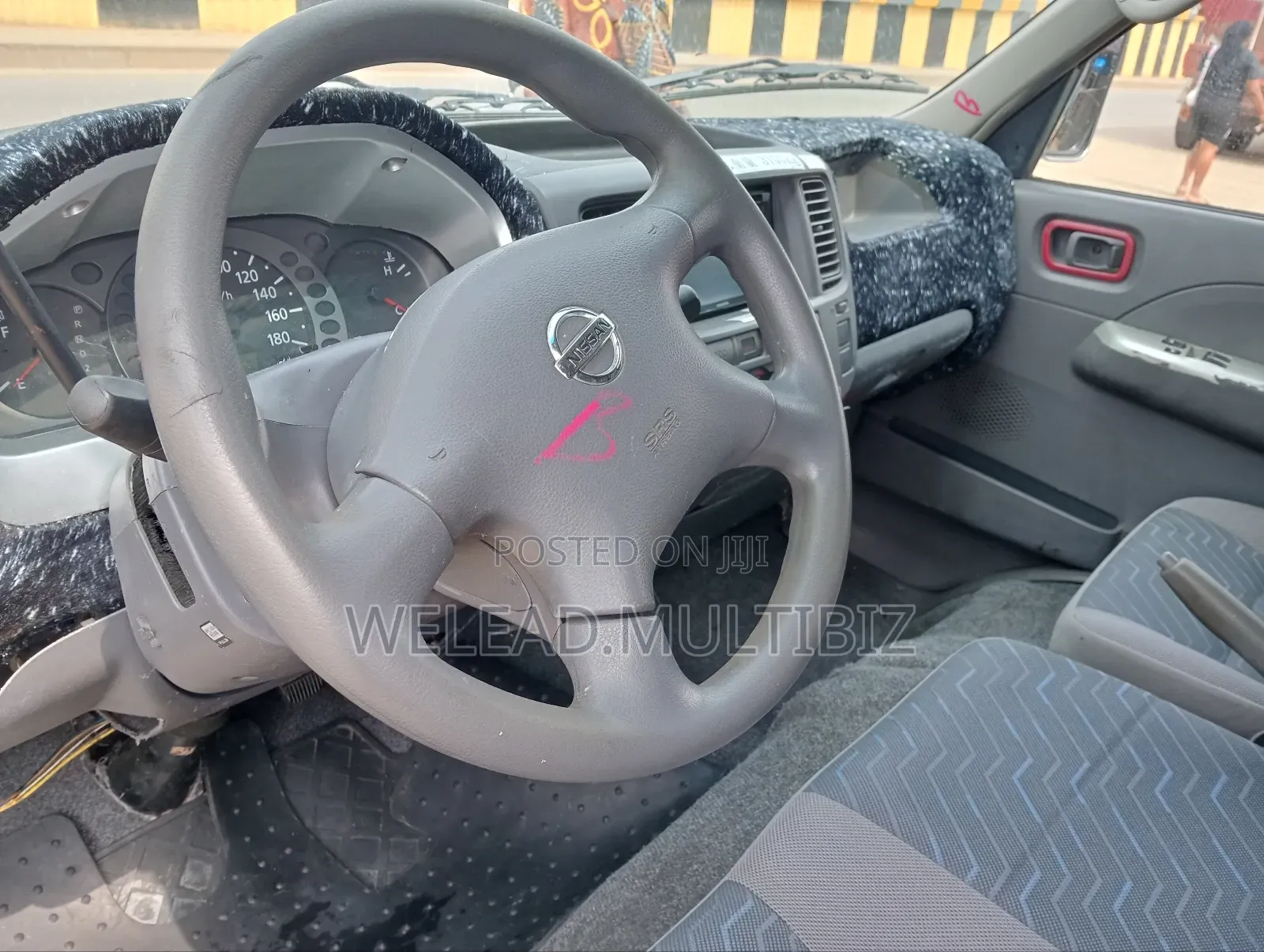 Nissan Caravan (Urvan) 2004 Silver