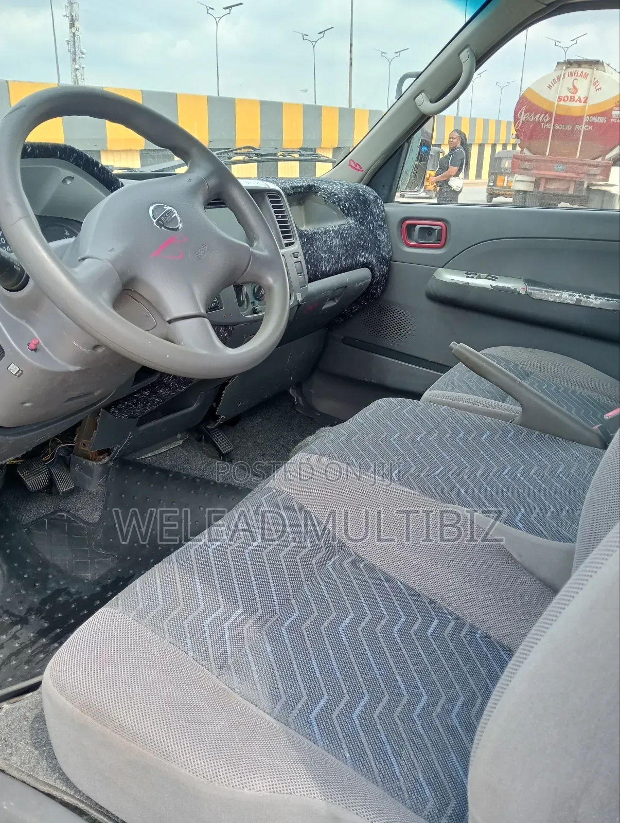 Nissan Caravan (Urvan) 2004 Silver