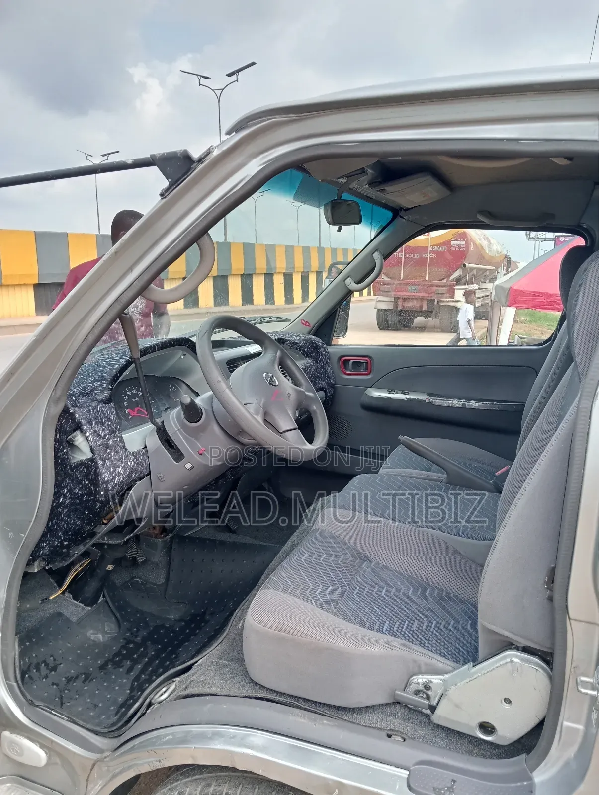 Nissan Caravan (Urvan) 2004 Silver
