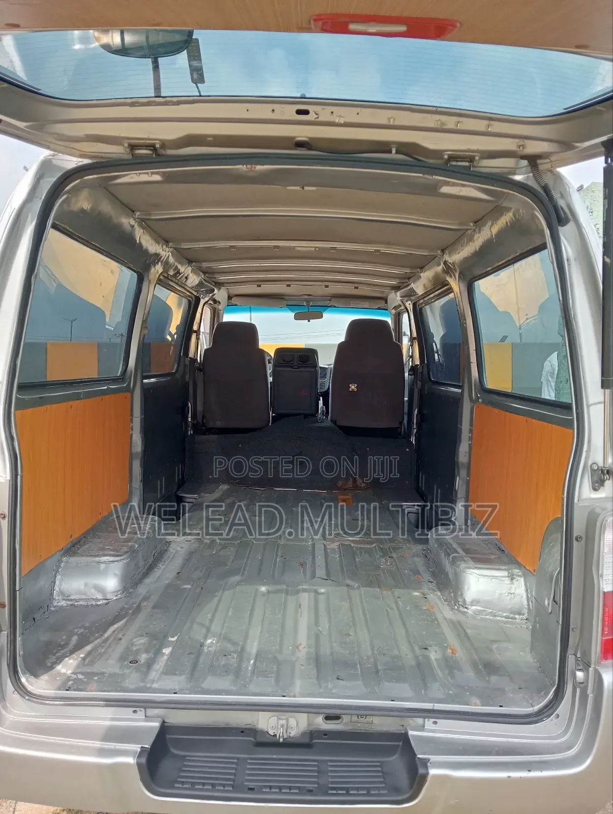 Nissan Caravan (Urvan) 2004 Silver