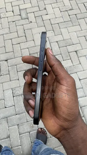 New Apple iPhone 16 128 GB Black
