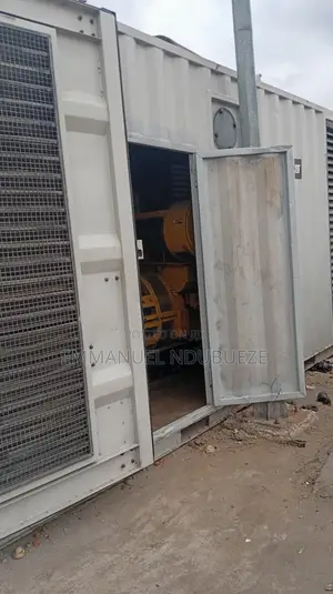 1000kva U.K Used Caterpillar Soundproof Generator