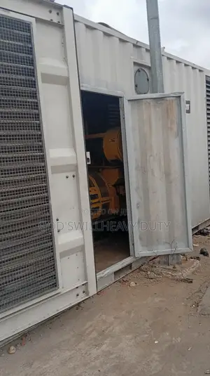 1000kva U.K Used Caterpillar Soundproof Generator