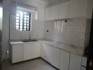 2bdrm Block of Flats in Peninsula Estate for rent
