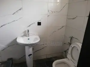 2bdrm Block of Flats in Peninsula Estate for rent