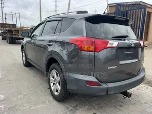 Toyota RAV4 XLE 4dr SUV (2.5L 4cyl 6A) 2015 Gray