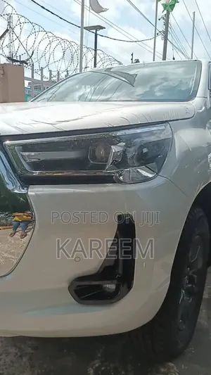 New Toyota Hilux 2025 White