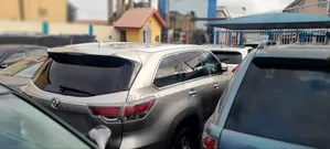 Toyota Highlander 2016 Gold