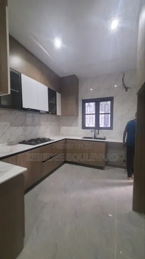 4bdrm Townhouse / Terrace in Durumi for rent
