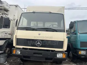 Mercedes Benz 814 Container Truck