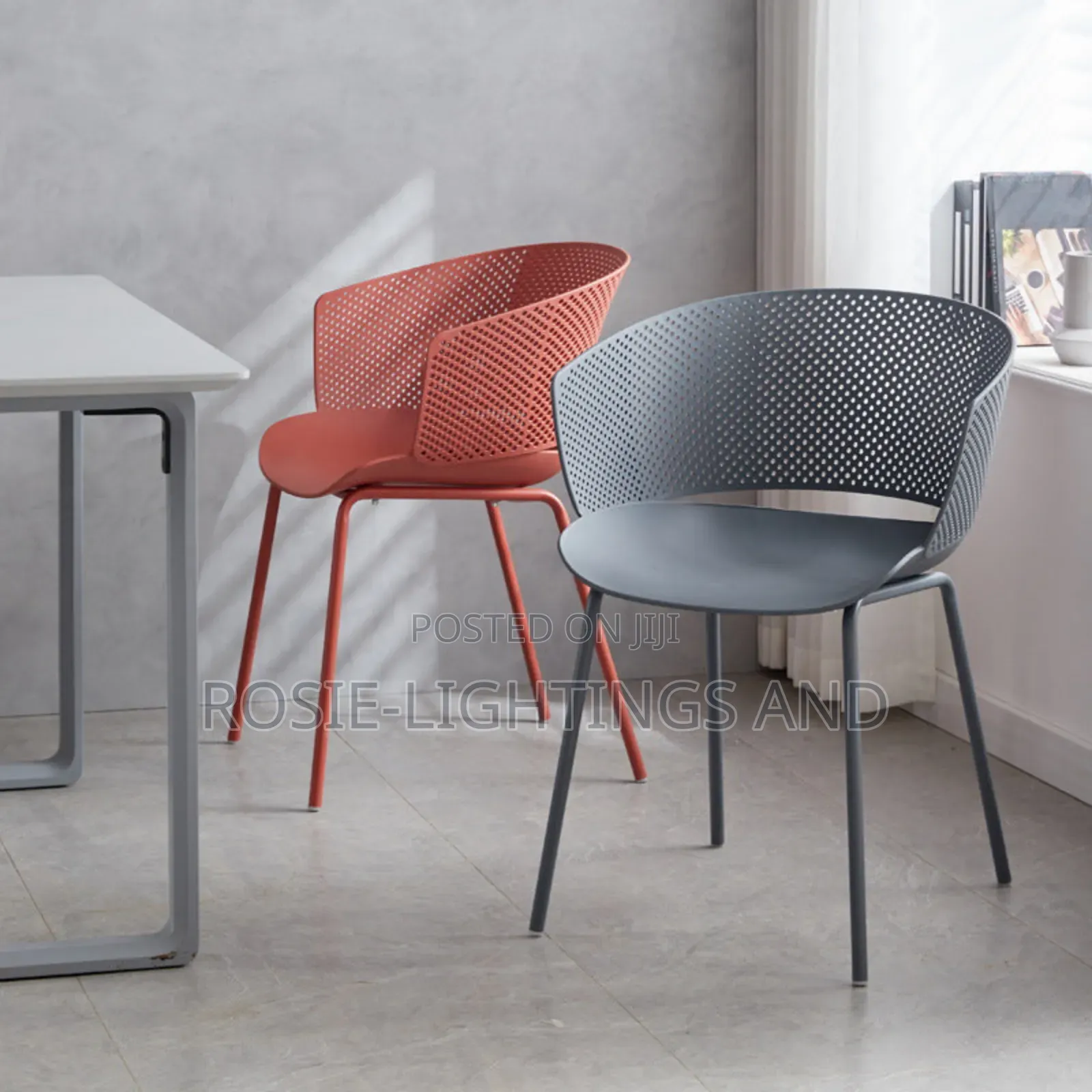 Modern Plastic Chair With Strong Metal Legs