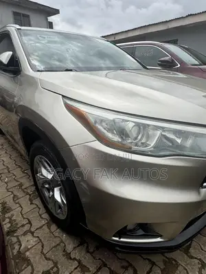 Toyota Highlander Limited V6 4x4 (3.5L 6cyl 6A) 2016 Gold