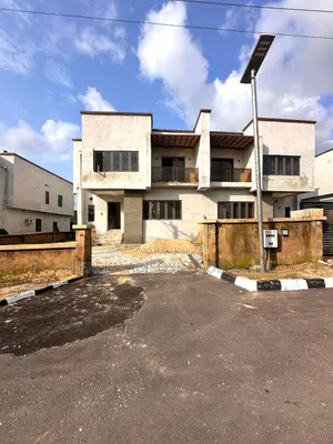 4bdrm Duplex in In An Estate for sale