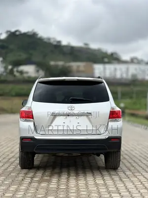 Toyota Highlander 3.5L 4WD 2013 Silver