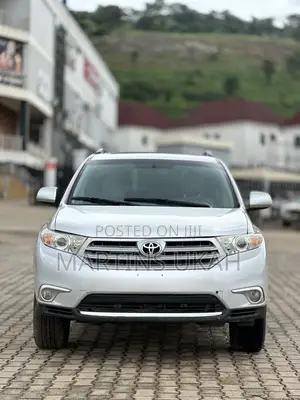 Toyota Highlander 3.5L 4WD 2013 Silver