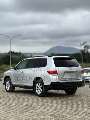 Toyota Highlander 3.5L 4WD 2013 Silver