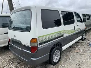 Toyota HiAce 2005 White