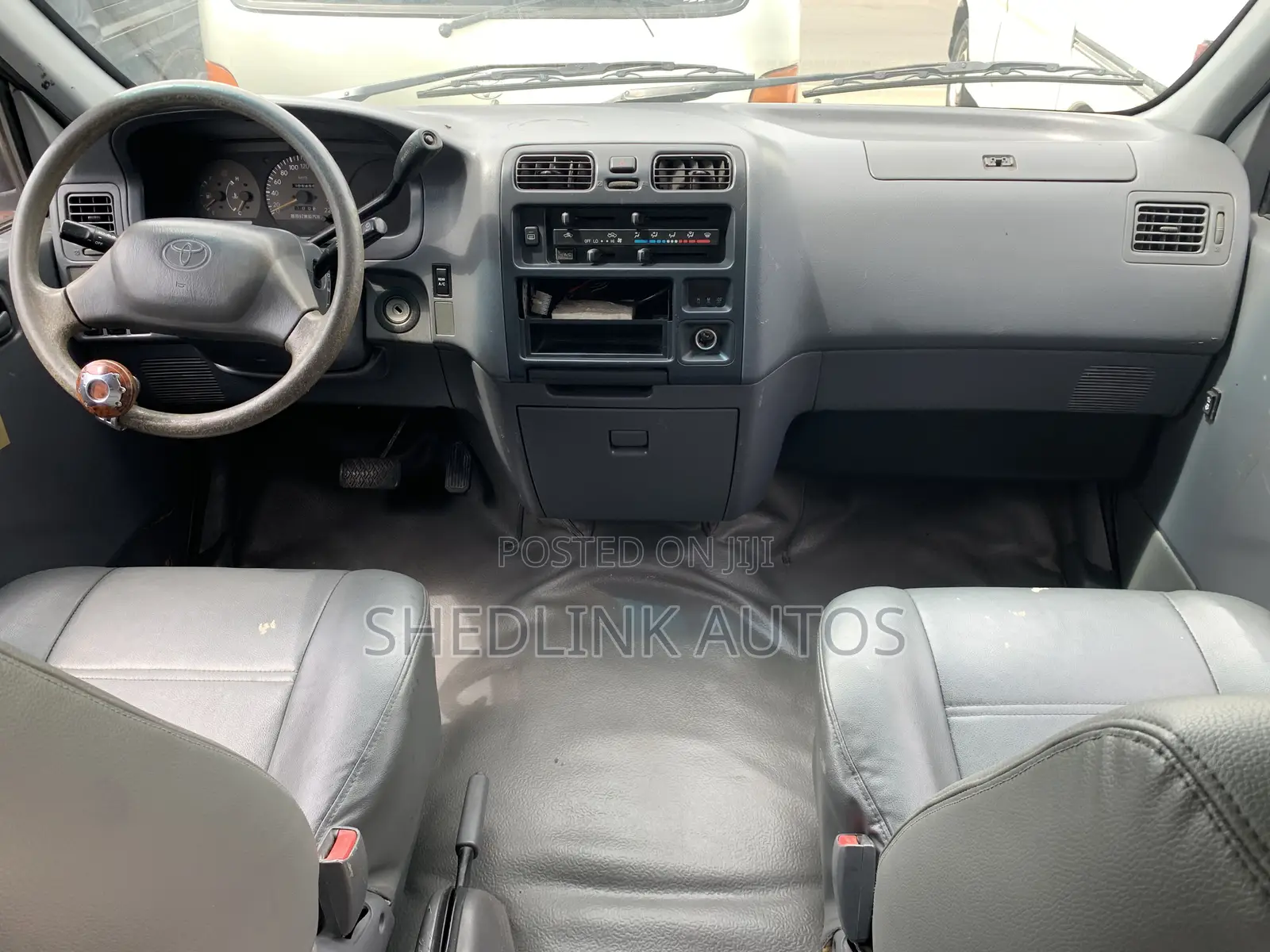 Toyota HiAce 2005 White