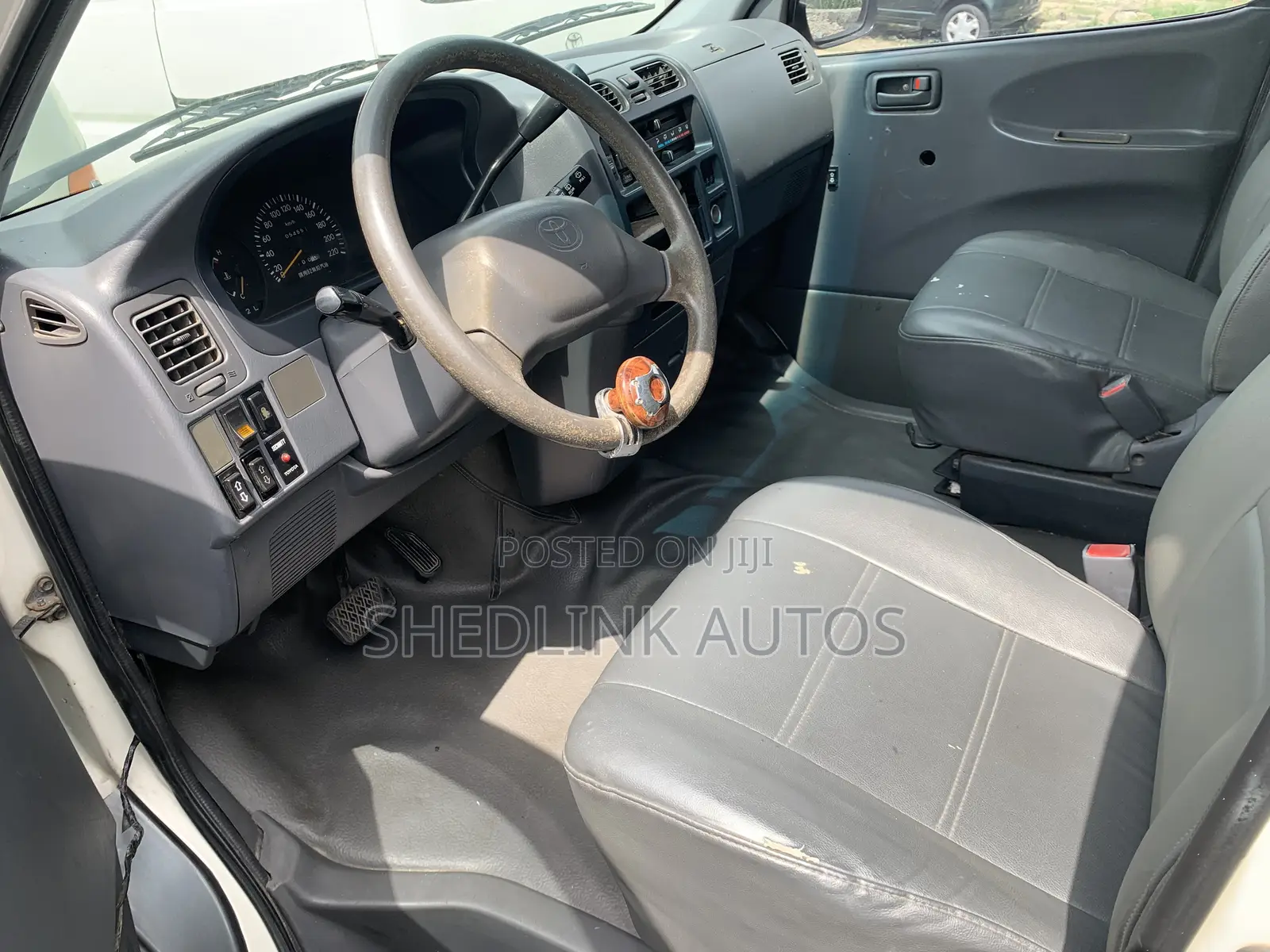 Toyota HiAce 2005 White