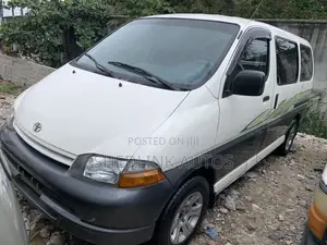 Toyota HiAce 2005 White