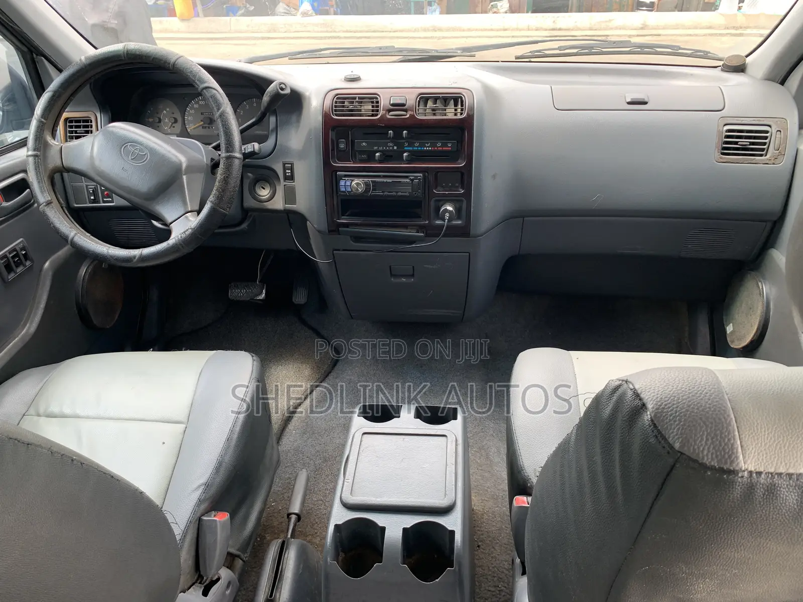 Toyota HiAce 2005 Grey
