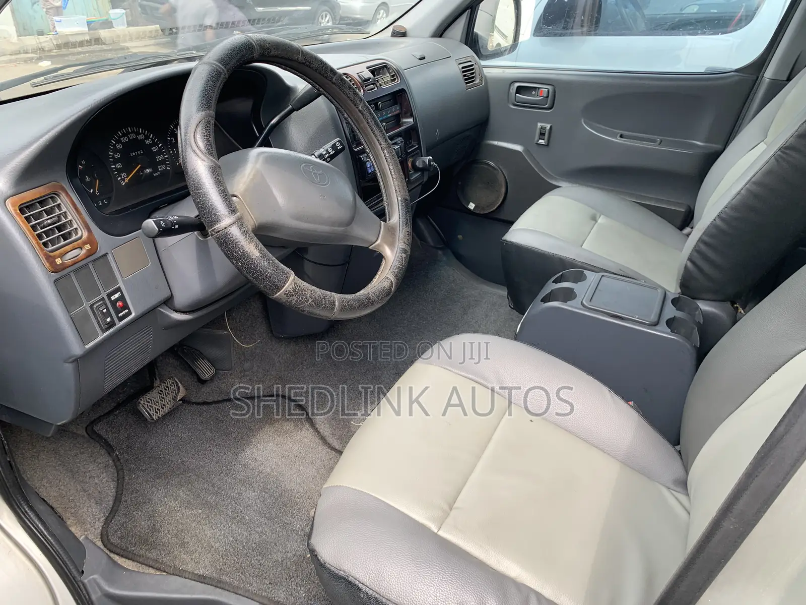 Toyota HiAce 2005 Grey