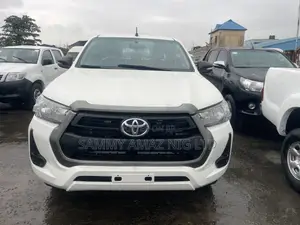 Toyota Hilux 2023 White