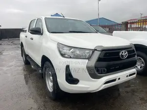Toyota Hilux 2023 White
