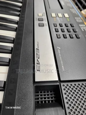 Yamaha PSR E243