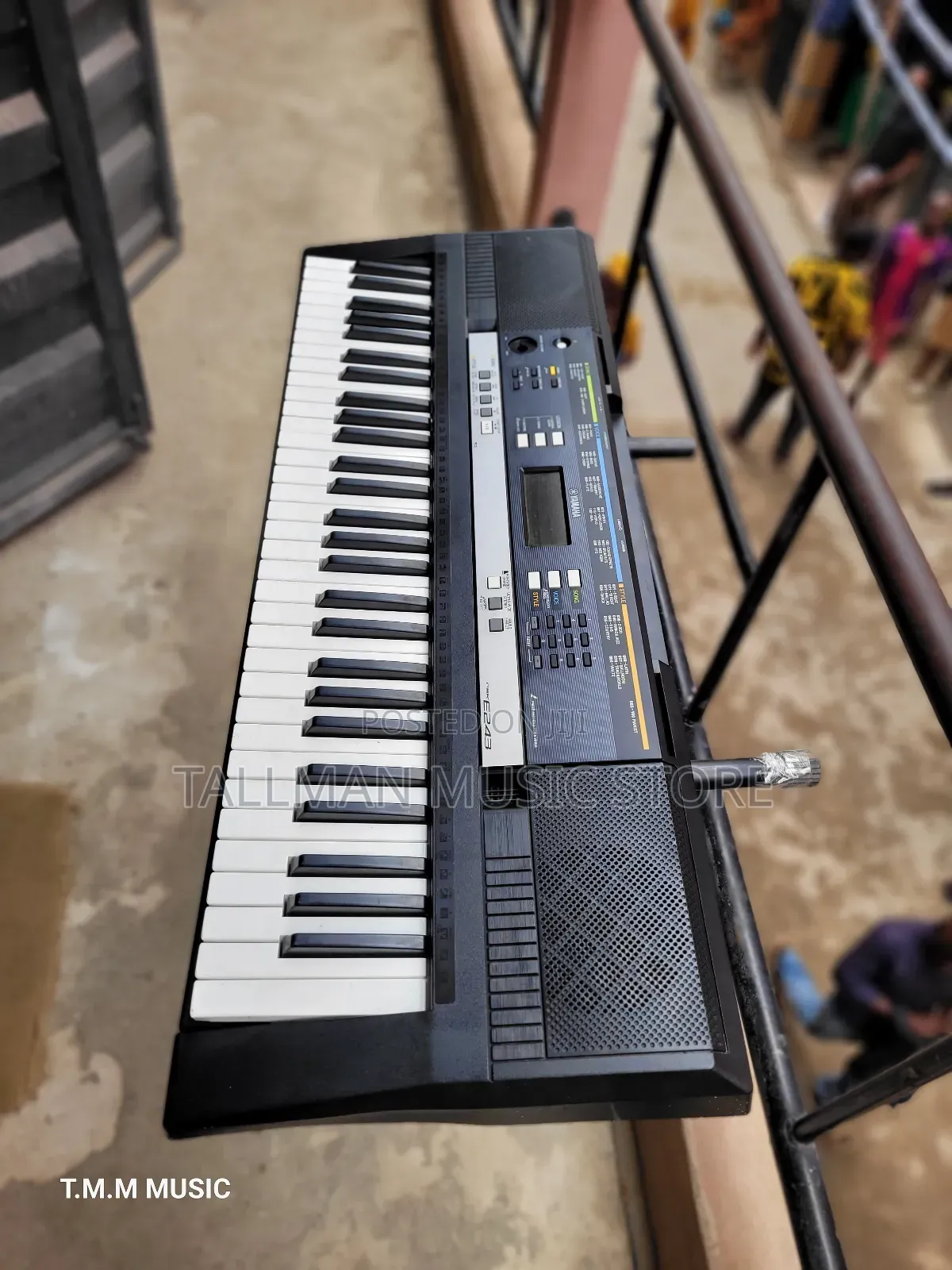 Yamaha PSR E243