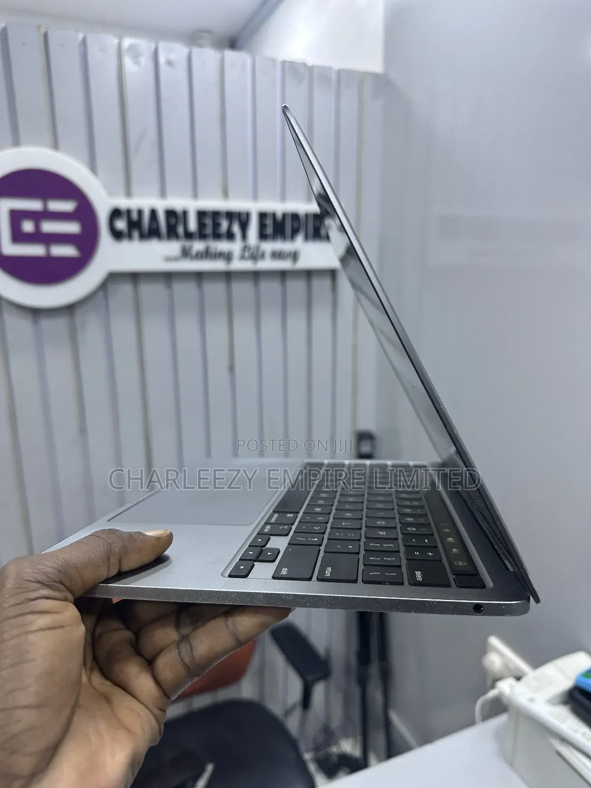 Laptop Apple MacBook Pro 2020 8GB Intel Core I5 SSD 256GB