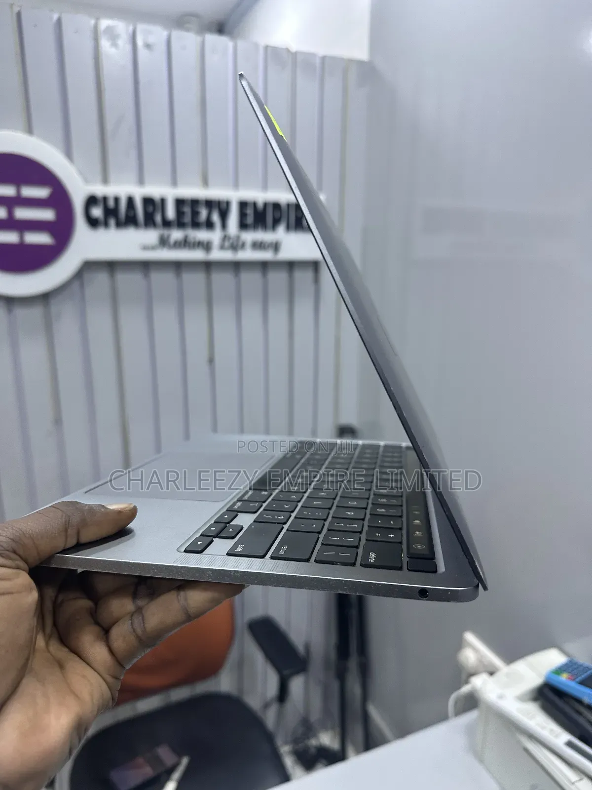 Laptop Apple MacBook Pro 2020 8GB Intel Core I5 SSD 256GB