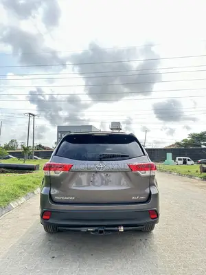 Toyota Highlander XLE V6 4x4 (3.5L 6cyl 6A) 2016 Gray