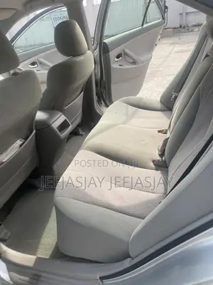 Toyota Camry LE 4dr Sedan (2.5L 4cyl 6A) 2011 Silver